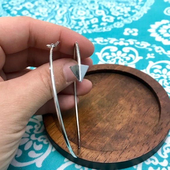 NEW!💙💎ARROW BRACELET!!!💎💙SILVER TONE! MODERN!! - Picture 7 of 8